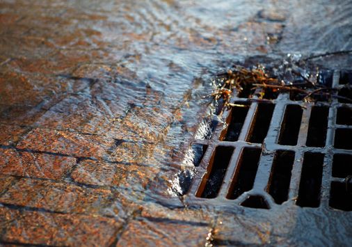 Einsatzbeispiel: Geruchsverschluss zur Beseitigung von Ausgasungen in abwasser- bzw. regenwasserdurchflossenen Straßen- und Hofabläufen